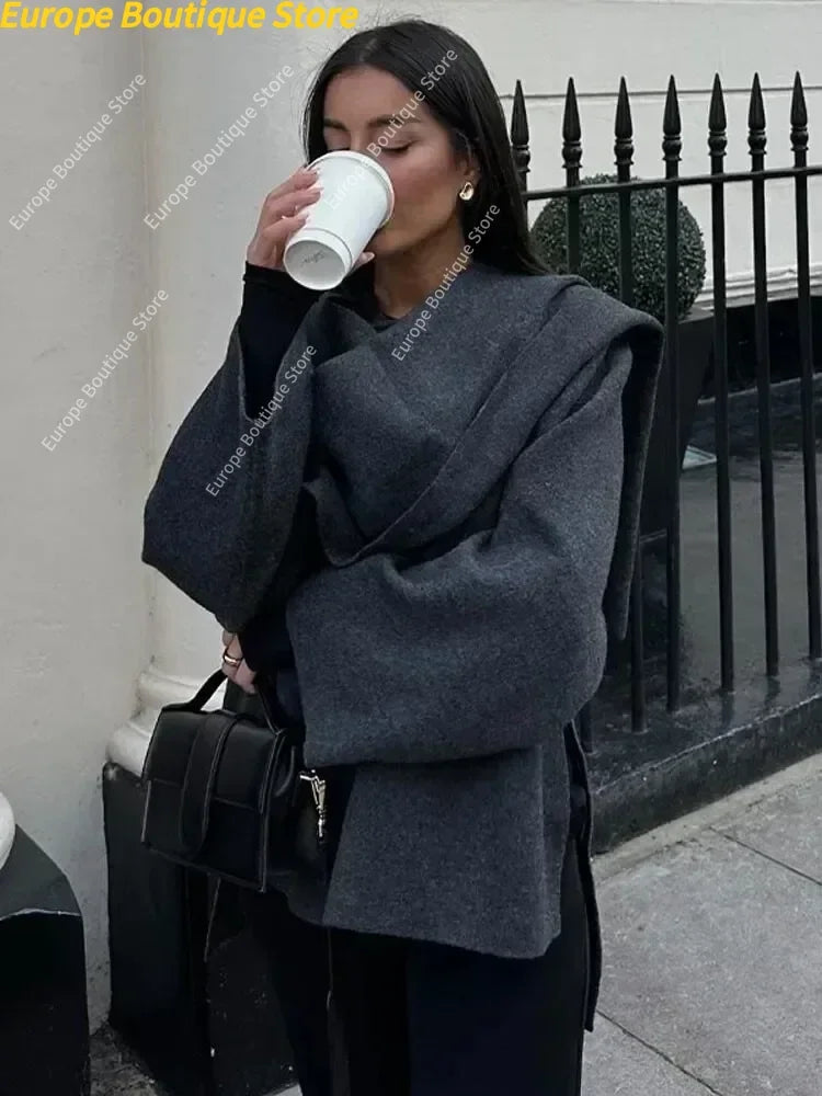 Cardigan court gris pour femme avec écharpe assortie – Élégance et confort pour la saison automne-hiver